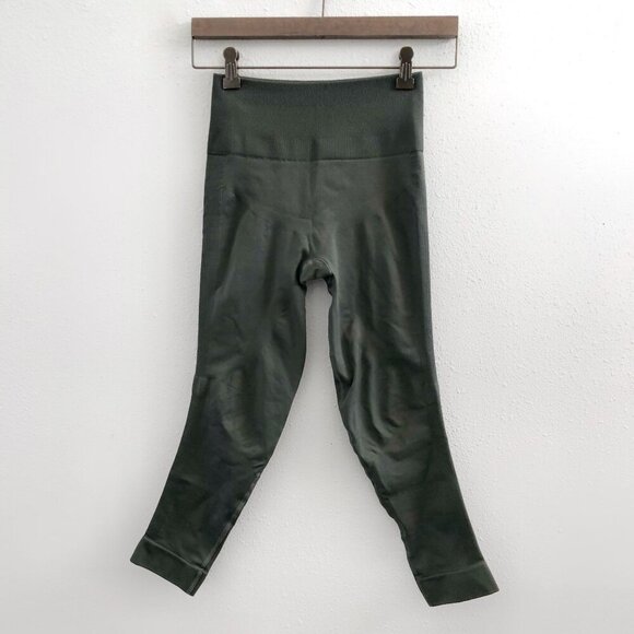 LULULEMON Zone In Crop Gator Green No Size Tag Check Measurements - Picture 4 of 10